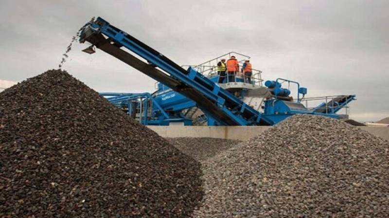 مخالفت استاندار کرمان با صدور پروانه‌های جدید معادن شن و‌ ماسه